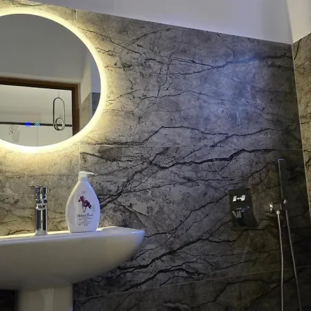 Pogradeci ゲストハウス 3*